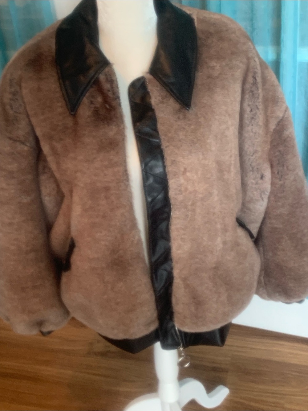 faux fur Bomber Jacket w/Black faux leather sz S heavyweight and warm weworewhat - Picture 6 of 11